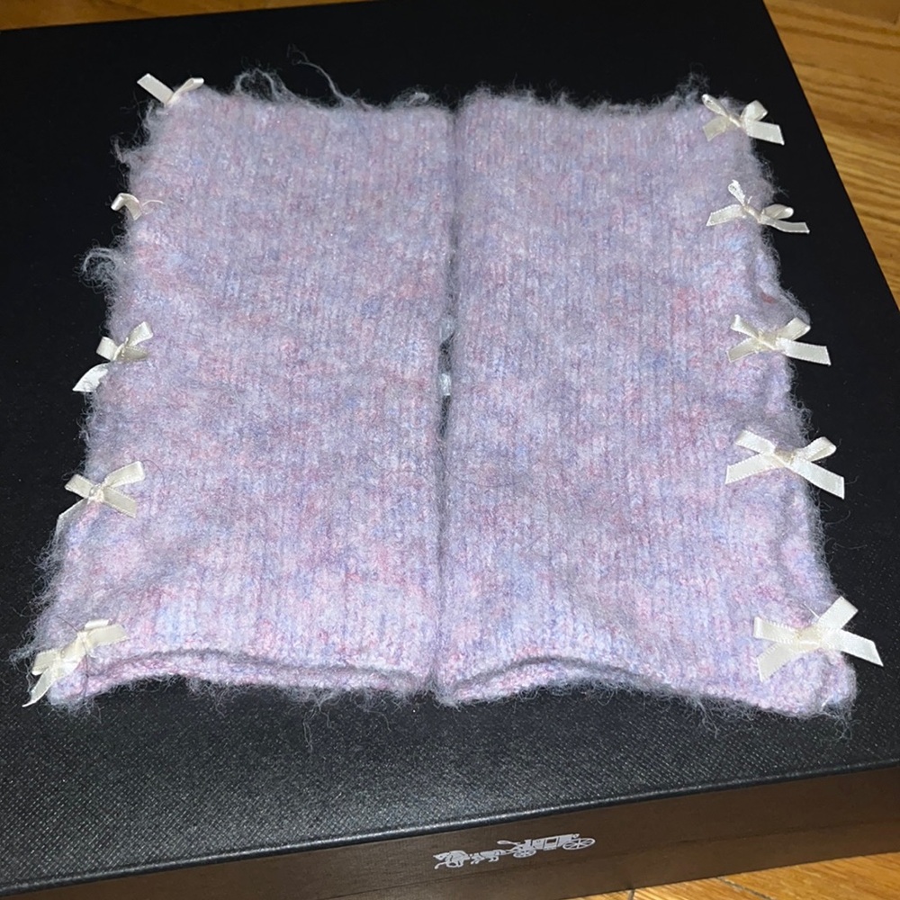 Urban Outfitters smokers mitts